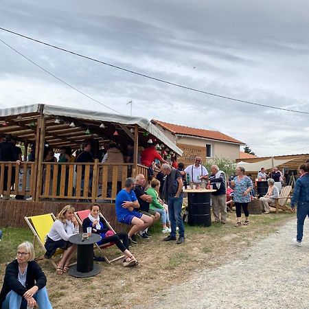Camping De La Ferme Aux Anesses, Mobil Home Sofia2 Бресюир Экстерьер фото